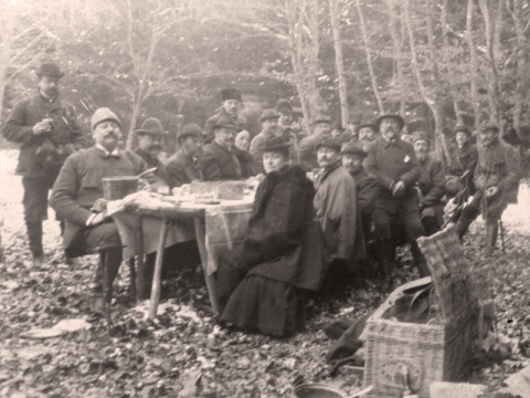 Picknick der Forstmannschaft mit Frauen